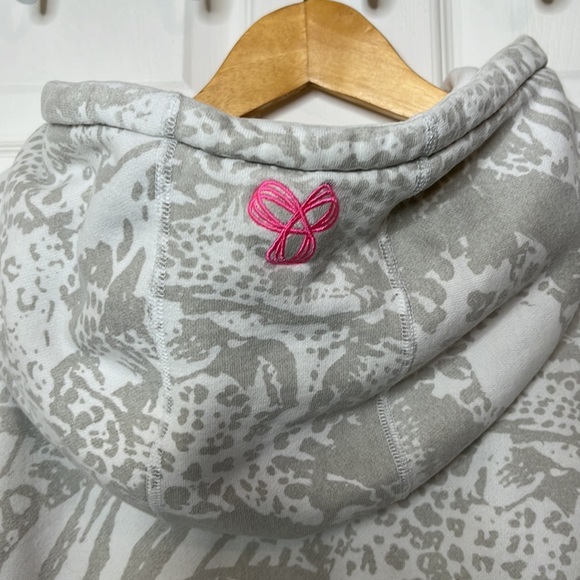 TNA Rare Lion‎ Print Hoody - Picture 6 of 6